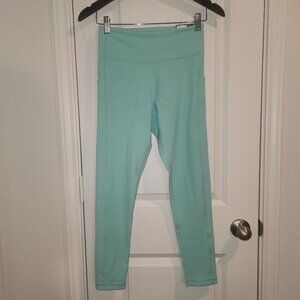 Tek Gear High Rise 7/8 Leggings – Size M – NWT 💚
